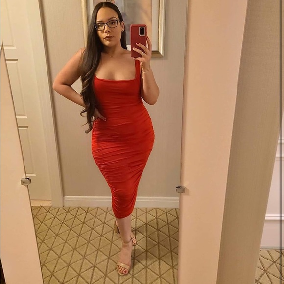 Tank Bodycon Ruched
Sleeveless Basic Midi Party Dress
8079 - Picture 6 of 8